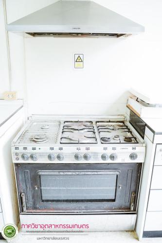 ตู้อบแบบมีเตาหุงต้ม (Gas Stove) ยี่ห้อ Ariston รุ่น SGX42G5-2